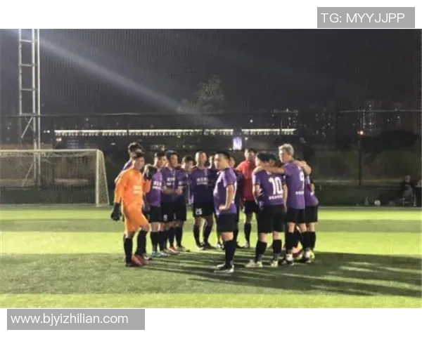 激烈对抗与激情碰撞 足球赛事中的技术博弈与团队协作分析 激烈对抗与激情碰撞 足球赛事中的技术博弈与团队协作分析